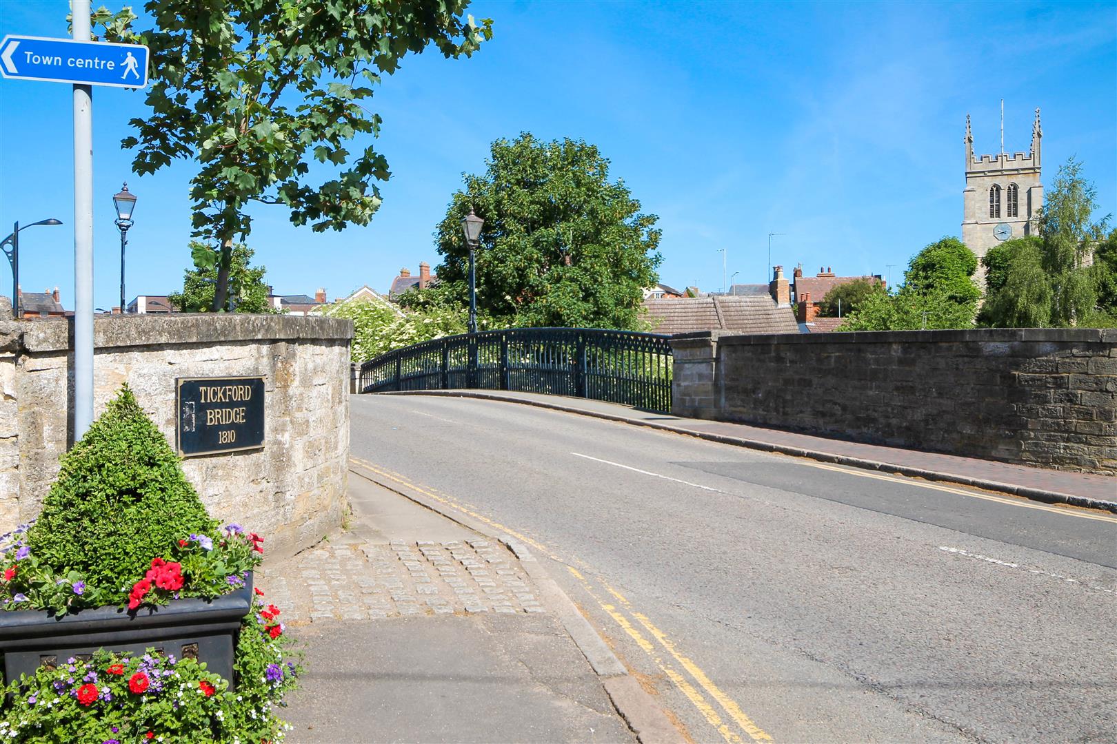 Collins Walk, Newport Pagnell